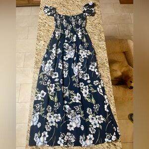Altar’d State Ladies Blue Floral Maxi Dress Size Medium